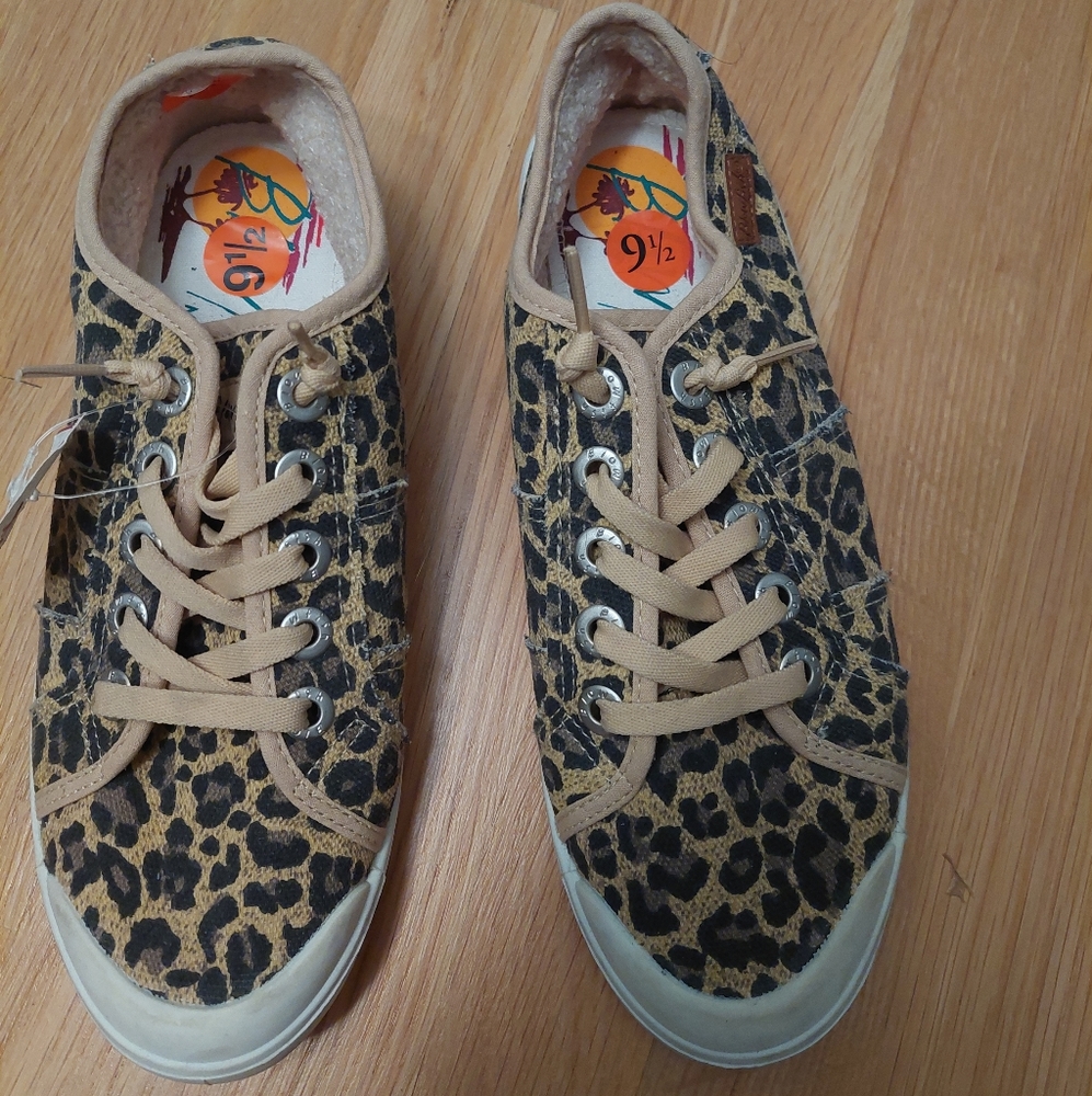 Women's sneakers Blowfish Malibu slip on, animal print faux fur' foam inside.9.5